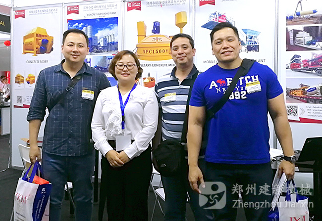 建新機(jī)械多年的菲律賓老客戶，購買了很多混凝土攪拌設(shè)備